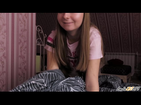 ❤️ Blondie-k bere BFF-ren sakon zurrupatzen du eta esperma jasotzen du ahoan ❤️ Sexu bideoa pornoan eu.oblogcki.ru